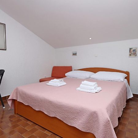 Apartments With A Parking Space Kornic, Krk - 415 Екстериор снимка