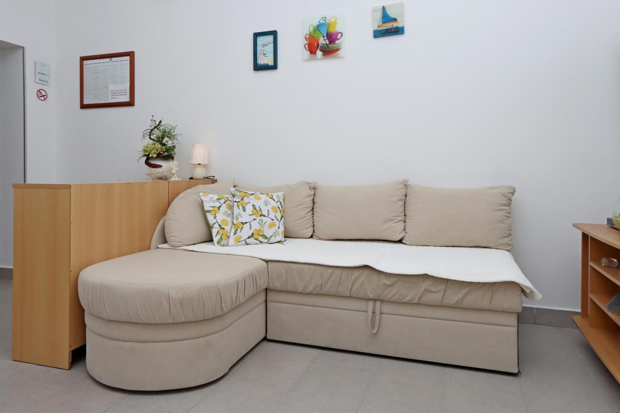 Apartments With A Parking Space Kornic, Krk - 415 Стая снимка