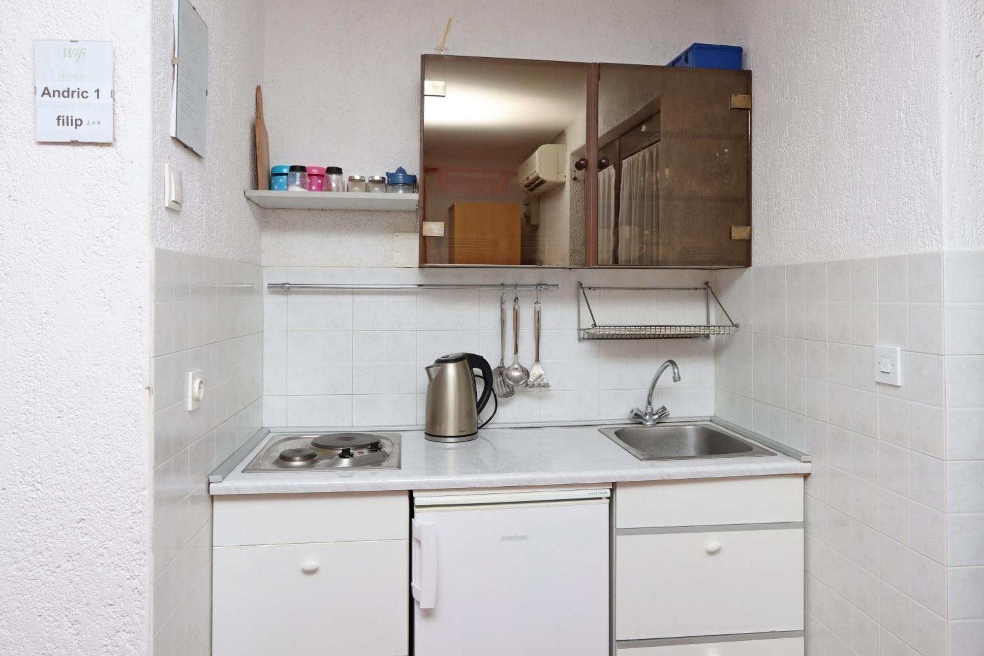 Apartments With A Parking Space Kornic, Krk - 415 Стая снимка