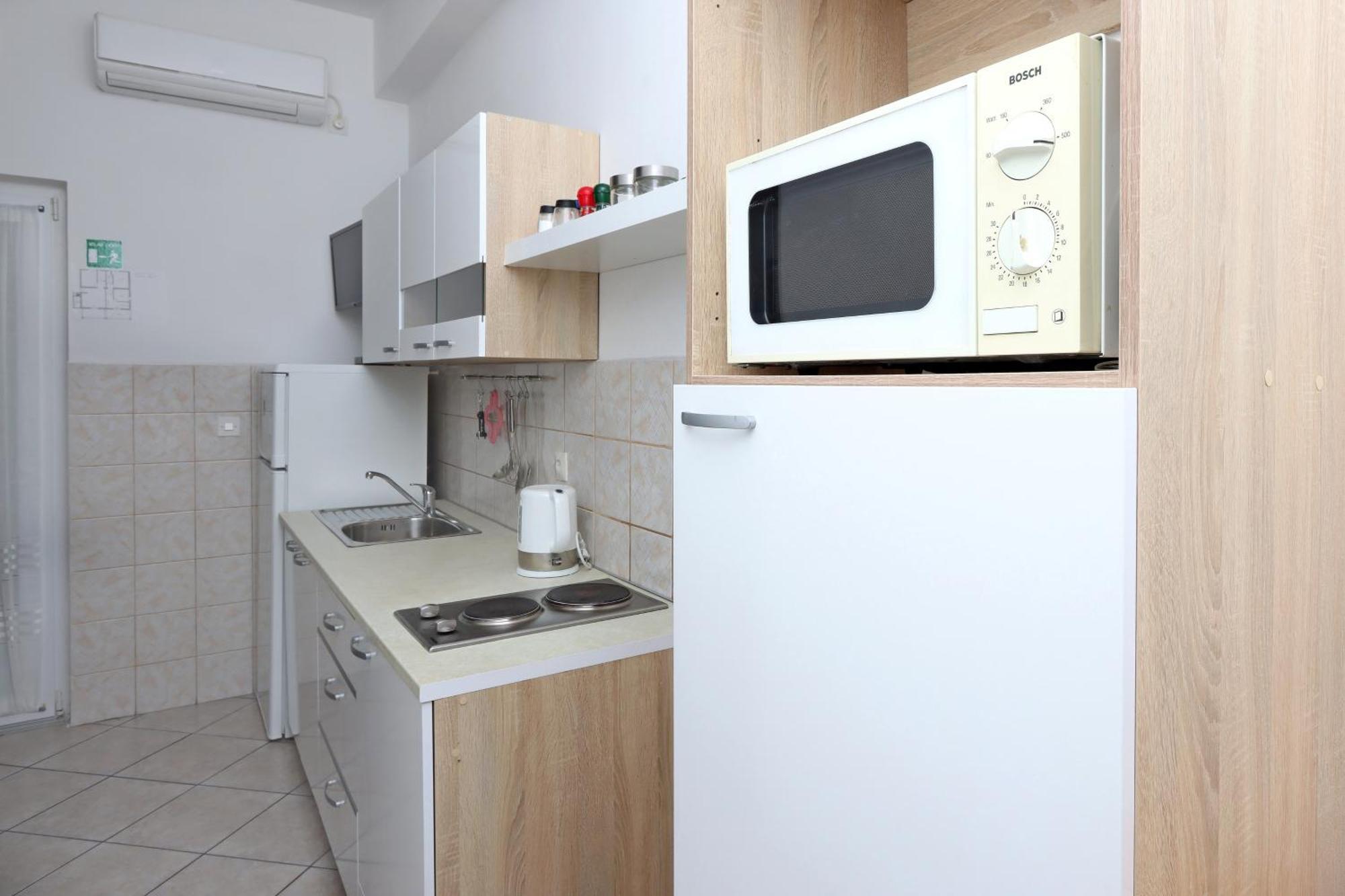 Apartments With A Parking Space Kornic, Krk - 415 Стая снимка