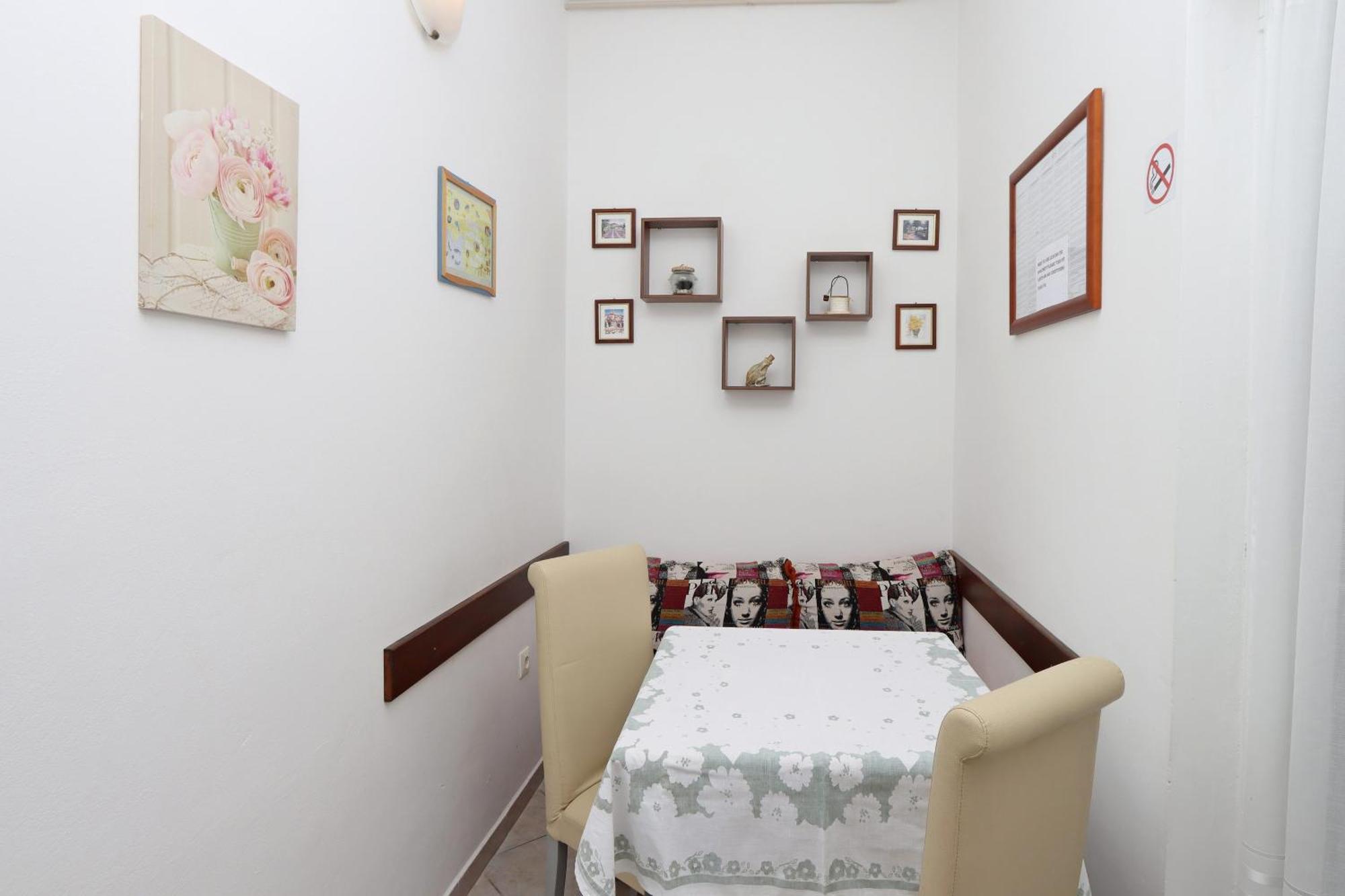 Apartments With A Parking Space Kornic, Krk - 415 Стая снимка